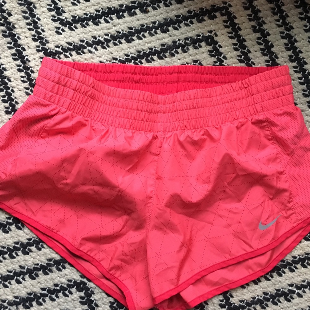 ❤️ On SaleNWOT Nike geometric dri-fit shorts
